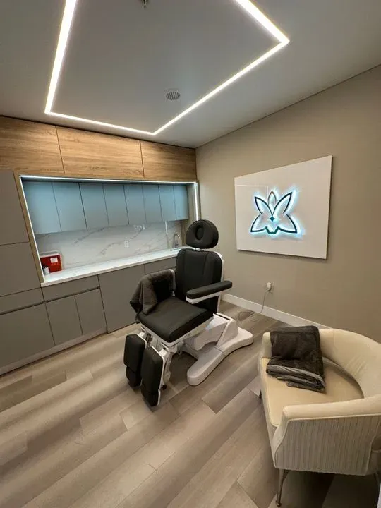 https://cdn.salonspotlight.com/photos/8JEkt5tWXqfQ2ANurKmT/2c026211-f375-4de8-a367-af72c93fd03b_720x720