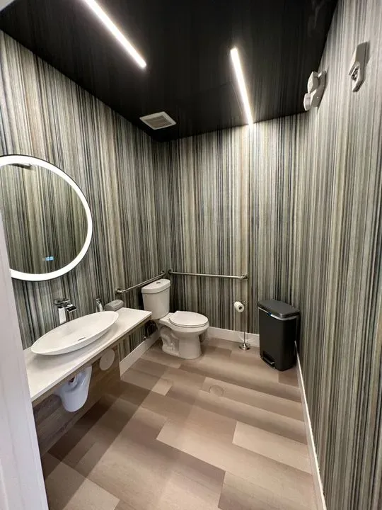 https://cdn.salonspotlight.com/photos/8JEkt5tWXqfQ2ANurKmT/2cf6e0d0-9bd4-4511-84ed-68f7bf44031f_720x720