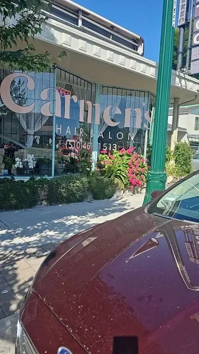 https://cdn.salonspotlight.com/photos/8JK1eDzdbNTdhj4ojXiy/0fa65439-aeb3-4159-b025-72bd0b0ef9f6_720x720