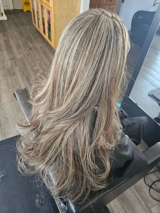 https://cdn.salonspotlight.com/photos/8JK1eDzdbNTdhj4ojXiy/4a0d1981-ddd8-4c1a-b304-f50e0a8c5431_720x720