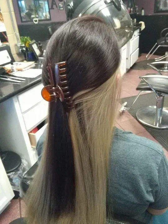 https://cdn.salonspotlight.com/photos/8JtGbC0OqcUNBqCR3AIo/366115bd-6d86-43f2-8673-3f7631fdfee5_720x720