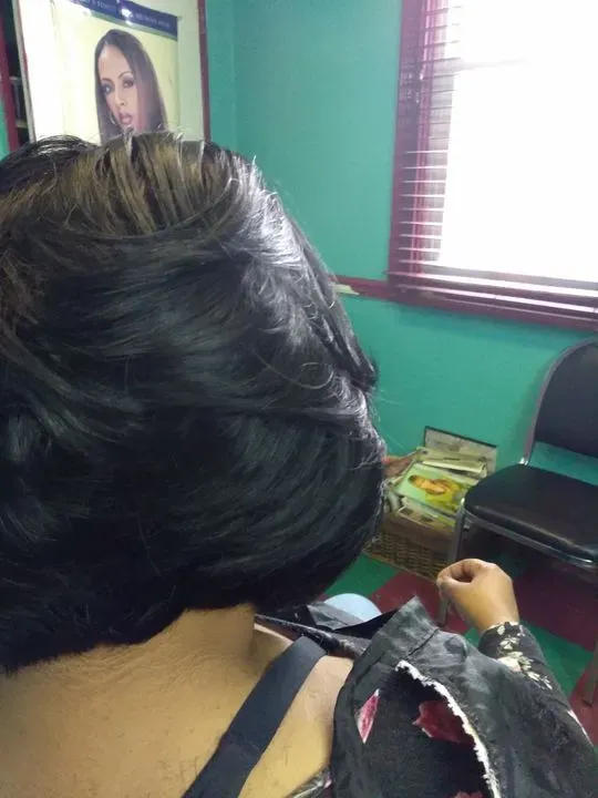 https://cdn.salonspotlight.com/photos/8KWecszan4OD2iog1g90/b2ec4d80-4063-47f0-9141-c8ed2ccf958f_720x720