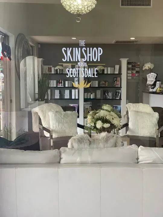 https://cdn.salonspotlight.com/photos/8KzQnXKOCm1KCWyV4T7k/d2b91dcb-b0d3-49d7-90a7-f75275a35901_720x720
