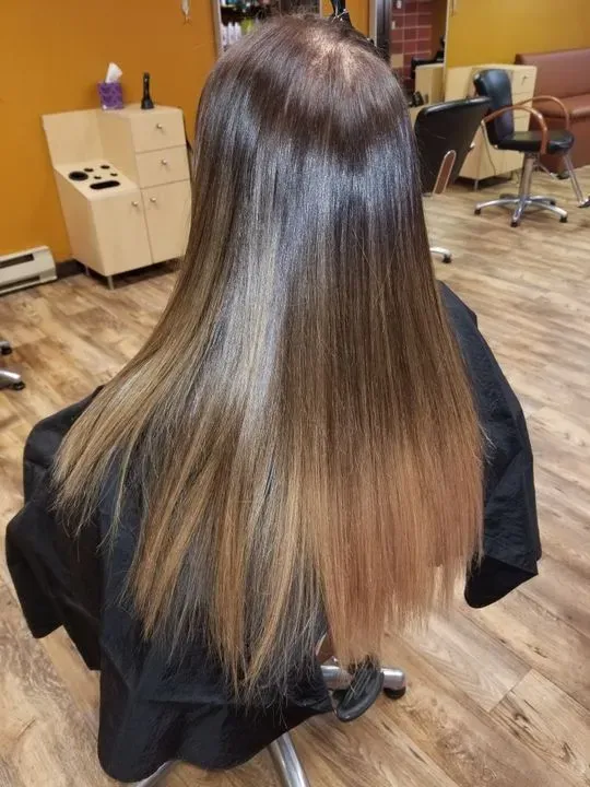 https://cdn.salonspotlight.com/photos/8ML0A5X0t5nv7HBxR9sk/0380082e-a04b-4fd4-901f-c9f730c6c655_720x720