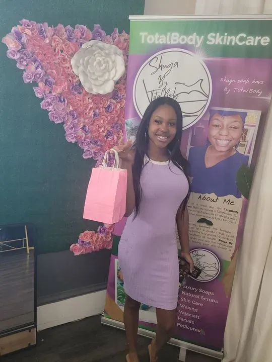 https://cdn.salonspotlight.com/photos/8OGVga7hITJNL9eCsQGF/2dc68c55-8b52-4ee0-b545-6dd6a2babc36_720x720