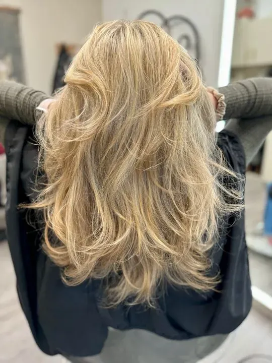https://cdn.salonspotlight.com/photos/8Ps2o1SnIwzr5Pt2d5pN/d5dbcb9c-12d6-4a68-88cb-b731c3ded9af_720x720