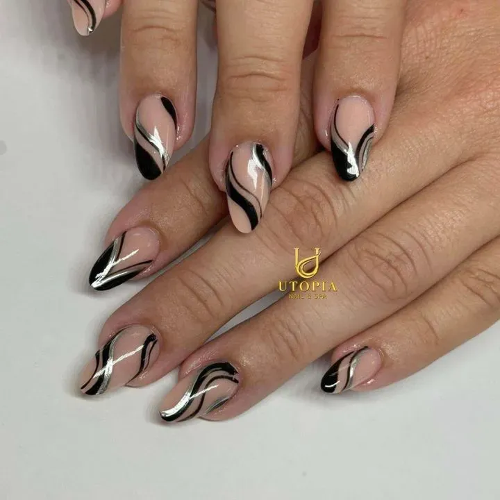 https://cdn.salonspotlight.com/photos/8QILyLLTXJD2J2gatDhd/c6a1d531-3a0f-4d82-85d8-d3a2c8e29098_720x720