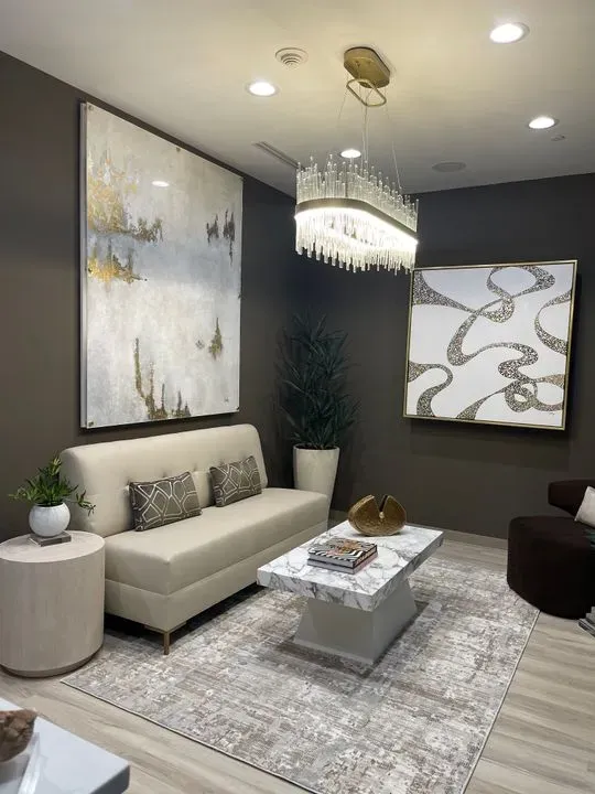 https://cdn.salonspotlight.com/photos/8QbGrXBF0GQUjiQhIVb8/b20e67ad-4303-41c5-a8c3-f372e1ca1d24_720x720