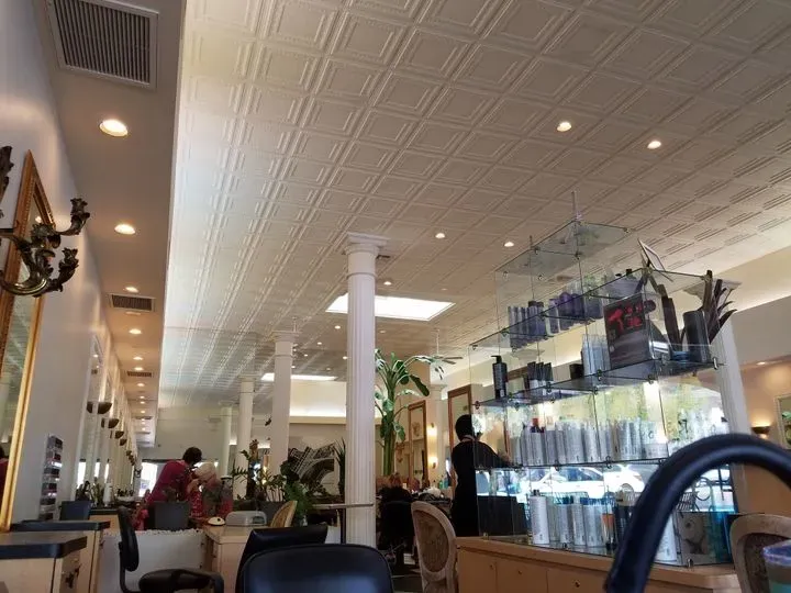 https://cdn.salonspotlight.com/photos/8QopGvsYfn3VWK7yCZ2p/b60ae825-b0af-4109-9eab-4d5ab1557033_720x720
