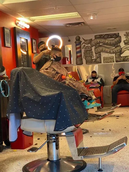 https://cdn.salonspotlight.com/photos/8ROl9n3S5FZjhBU0qw2S/9fe0fc74-a913-46a2-aefa-95a26084554f_720x720