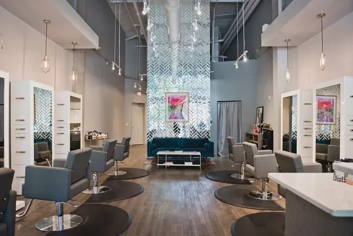 https://cdn.salonspotlight.com/photos/8S4CC67GxtYKqhkJpFbV/1894ce96-2ff8-4056-b706-caf716a00470_720x720