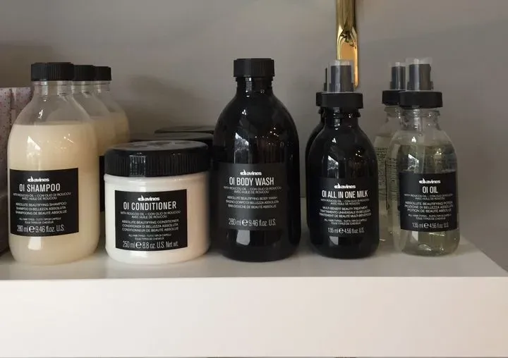 https://cdn.salonspotlight.com/photos/8S4CC67GxtYKqhkJpFbV/2f8ac753-c790-4e3e-9cf1-65fc39b22ccb_720x720