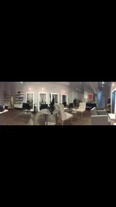 https://cdn.salonspotlight.com/photos/8S4CC67GxtYKqhkJpFbV/93359984-0416-4e0c-9486-c825de1e3b8b_720x720
