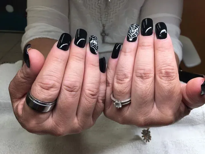 https://cdn.salonspotlight.com/photos/8S5WiZsgB4bZpeVvUa2n/92577ccc-412c-4575-aec4-ef8246209f44_720x720