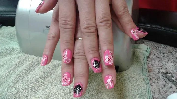 https://cdn.salonspotlight.com/photos/8S5WiZsgB4bZpeVvUa2n/bf3de7e7-9876-4075-9c4b-36d25e57b70f_720x720