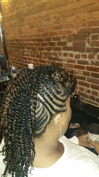 https://cdn.salonspotlight.com/photos/8S8Emaah9HfIC7s0NEgl/190ef6e1-67b3-4819-82ec-62d8f5e166a6_720x720