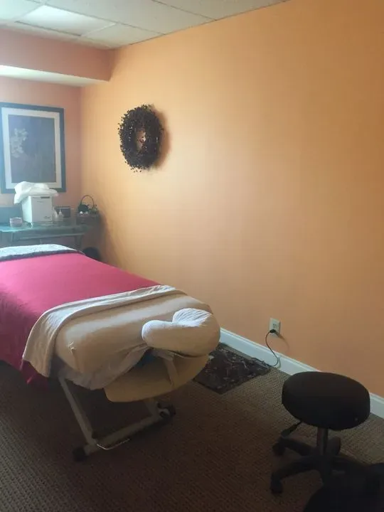 https://cdn.salonspotlight.com/photos/8SpPvuyA6kfXfQ31onBL/a36321d1-ff6c-489d-b485-dc413b773890_720x720
