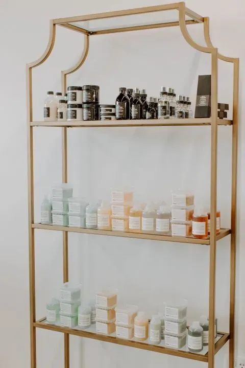 https://cdn.salonspotlight.com/photos/8Sz5ujw9eFcvcfDyOi9W/3c7fc394-d043-4031-8fe9-ce0985f01835_720x720