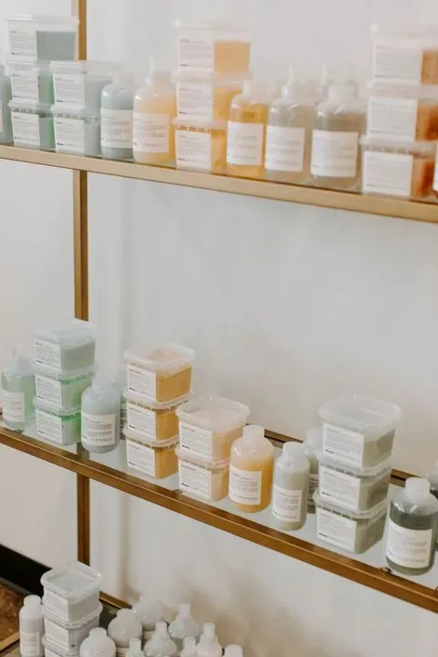 https://cdn.salonspotlight.com/photos/8Sz5ujw9eFcvcfDyOi9W/e896a784-75e1-40db-8013-844db7aee575_720x720