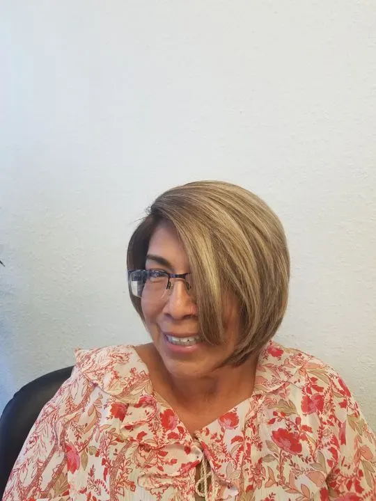 https://cdn.salonspotlight.com/photos/8Tzz3Av8qEoPDSMtOwSP/1383547c-5aed-439b-bcf3-836bf9007341_720x720