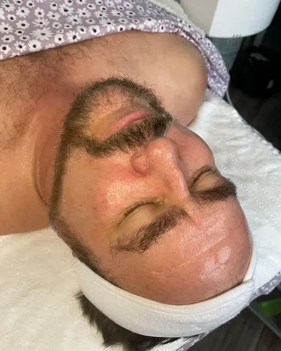 https://cdn.salonspotlight.com/photos/8UvcveWKUto1yVsQDGZh/3919d001-8edb-4f1d-8bfd-784602fd3442_720x720
