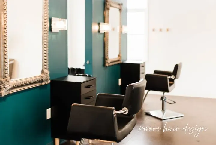 https://cdn.salonspotlight.com/photos/8V0HrX1ZfYvpG58RSETm/10658bbb-a623-42ce-8081-35dc053f5ec8_720x720