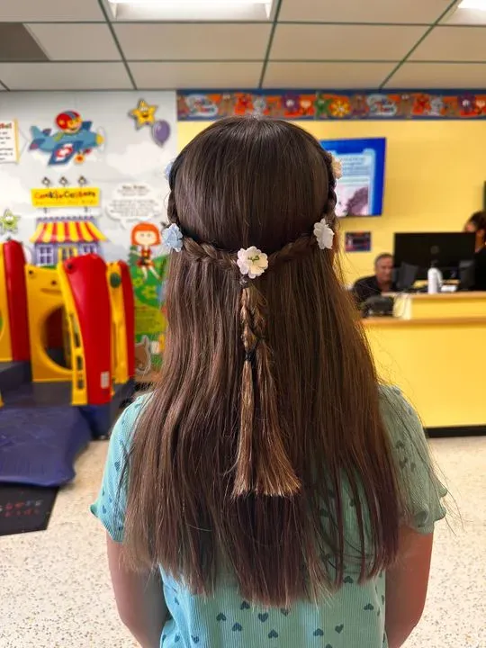 https://cdn.salonspotlight.com/photos/8WkU7a3DArG4y82bGtqF/a3782921-6be4-451f-a3c8-263082581a7d_720x720