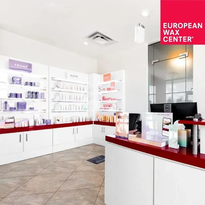https://cdn.salonspotlight.com/photos/8WtNx1YeAGyI2MJQU7m2/663230df-28ac-4307-814f-27f60203a93c_720x720