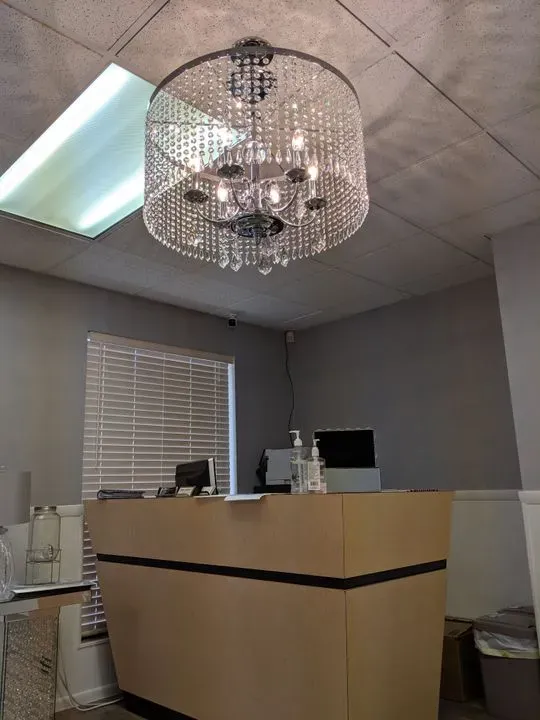 https://cdn.salonspotlight.com/photos/8YDbbvXN9XK2Ntjz3Xsu/31e9e3ea-8e7d-4cd5-be49-2e3c04c950ea_720x720