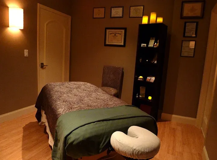 https://cdn.salonspotlight.com/photos/8Yb6RpVbdGqThpMaMLqN/ffece9a3-4e17-448e-be61-7c5c7f8c8b5a_720x720