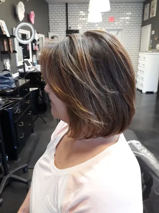 https://cdn.salonspotlight.com/photos/8aBu3OLsFoMiamIEN4mm/cfa4aa69-aa35-4f3d-8d57-56bd00815172_720x720