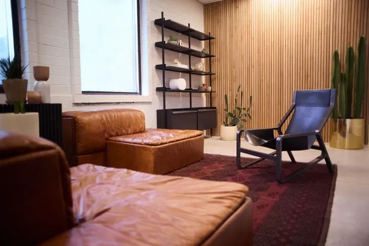 https://cdn.salonspotlight.com/photos/8as9jM2qk08dT6niBeg0/61dc023f-af3c-4055-9afc-f9f43c40e2bf_720x720