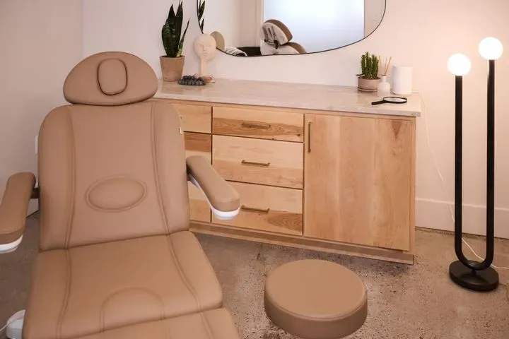 https://cdn.salonspotlight.com/photos/8as9jM2qk08dT6niBeg0/89a602b1-1012-4d38-ac46-4b4447e67fc4_720x720