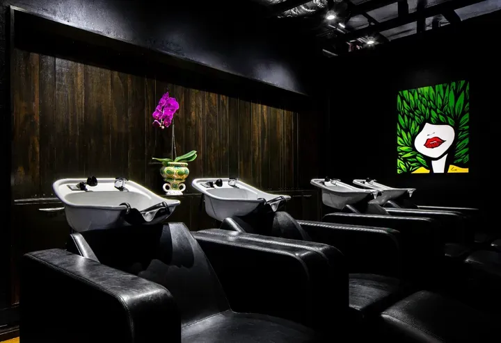 https://cdn.salonspotlight.com/photos/8bol1aaJyS0kqWsnwKjf/0a61358e-0c97-43a3-ba90-0f2f36e173ad_720x720