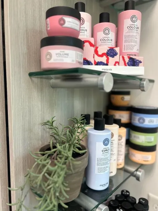 https://cdn.salonspotlight.com/photos/8cXesXasNMGsRV5yX3rm/199d65c9-6cec-49ab-a208-f82ad3e20910_720x720