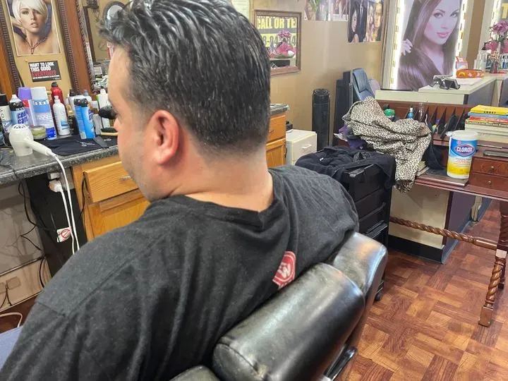 https://cdn.salonspotlight.com/photos/8d3hD1JIucealnZNUjr6/17c513e4-3c5d-4907-b7ea-646c58b24423_720x720
