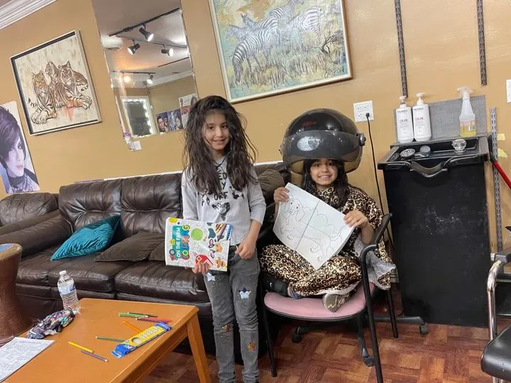 https://cdn.salonspotlight.com/photos/8d3hD1JIucealnZNUjr6/831e85d4-e3d2-4f72-95de-f36a5b6c8bd3_720x720