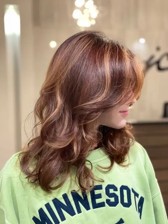 https://cdn.salonspotlight.com/photos/8dF3RaVRqg2UwpHxo3Te/a2fa3ee6-24bb-40f7-bc49-f392bd0ae3b7_720x720