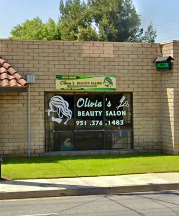 https://cdn.salonspotlight.com/photos/8f3mhEeXuAAWZ6PKIrPh/7ead59e5-b4a8-43e8-8884-4901f5d739c2_720x720