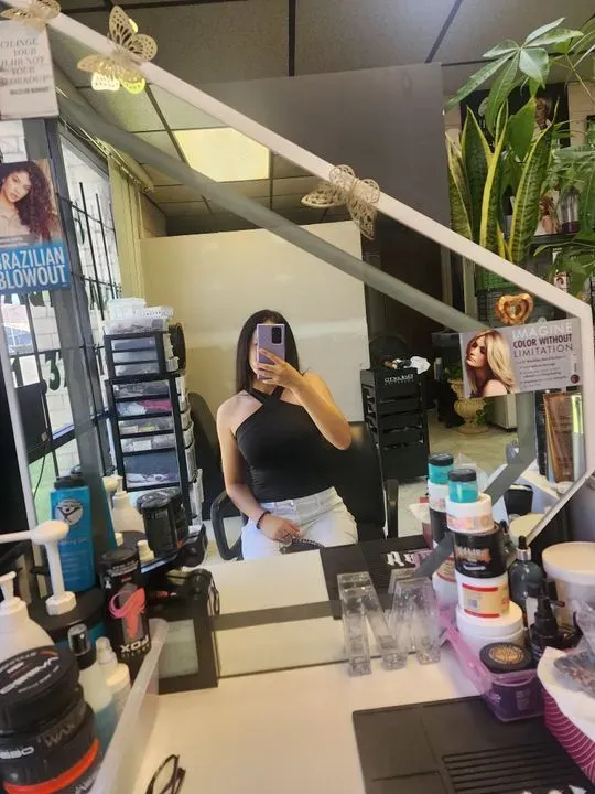 https://cdn.salonspotlight.com/photos/8f3mhEeXuAAWZ6PKIrPh/8c5f328a-cd8f-49c9-a47c-5c1d415bc8c8_720x720