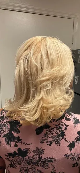 https://cdn.salonspotlight.com/photos/8gNxk8GKJdOJFpyym14t/384a04bf-b4a4-458d-b96a-92d6aa57f087_720x720