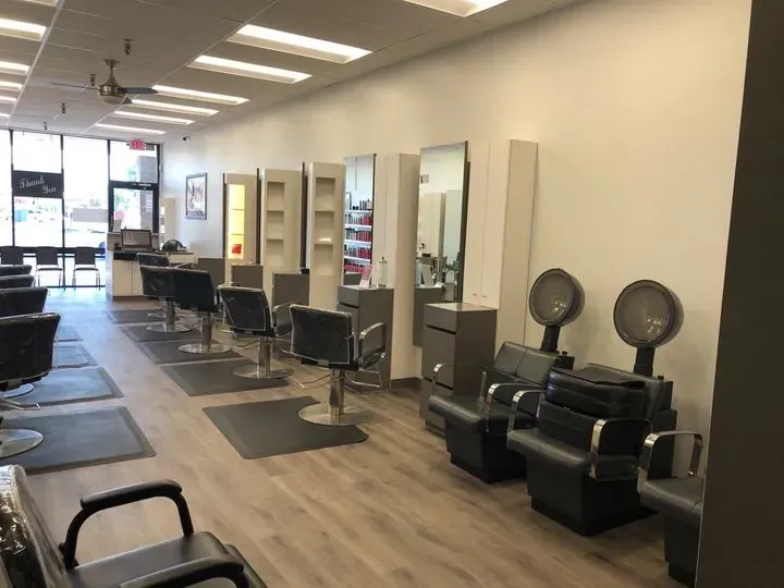https://cdn.salonspotlight.com/photos/8gNxk8GKJdOJFpyym14t/bd934d43-d5e3-411b-8fd0-f25a05928ee1_720x720