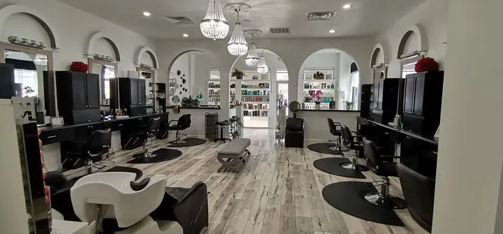 https://cdn.salonspotlight.com/photos/8gX9uRfIdPrtvZE23L66/c105705f-e54a-4ee9-981b-7bcfb7868c36_720x720