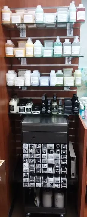 https://cdn.salonspotlight.com/photos/8h07JkWuReQHLyyfZxRQ/11e09b23-6b6a-408f-bb70-4e79eb19e83c_720x720