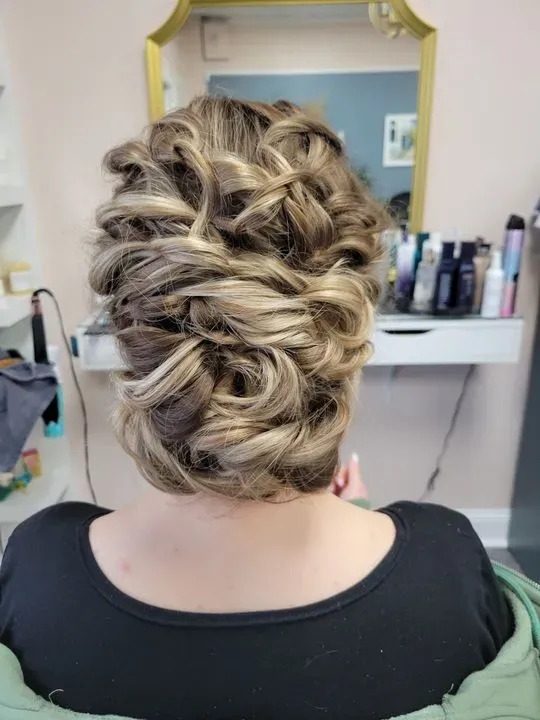 https://cdn.salonspotlight.com/photos/8h07JkWuReQHLyyfZxRQ/b1b8c076-9772-4210-bb06-a2032f4bd40f_720x720