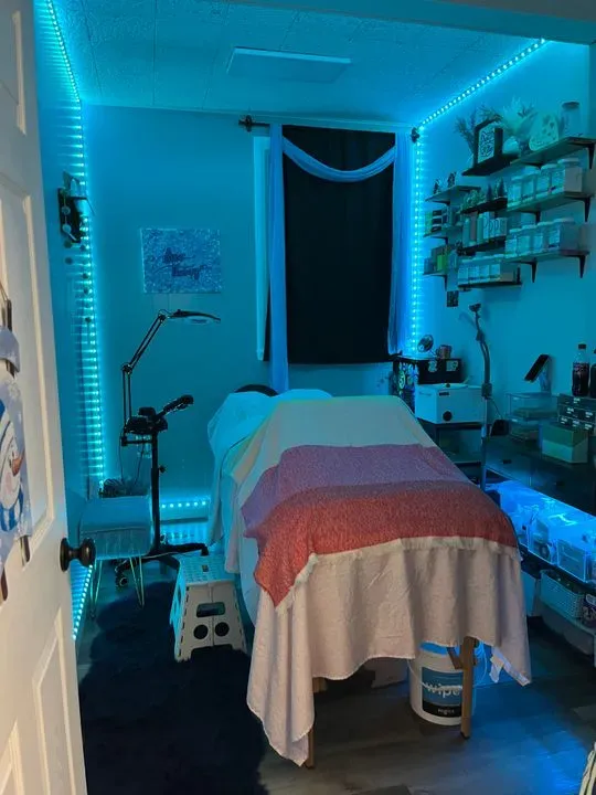 https://cdn.salonspotlight.com/photos/8hB54SoiZHqvSn7jmlVU/091001b7-4713-443c-9346-589dcabff4f7_720x720