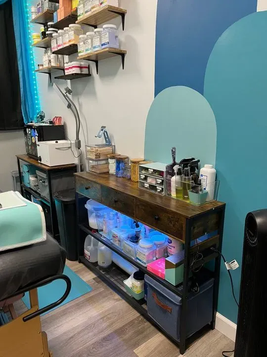 https://cdn.salonspotlight.com/photos/8hB54SoiZHqvSn7jmlVU/6cbd1e99-3212-4938-aaa0-5f2612752912_720x720