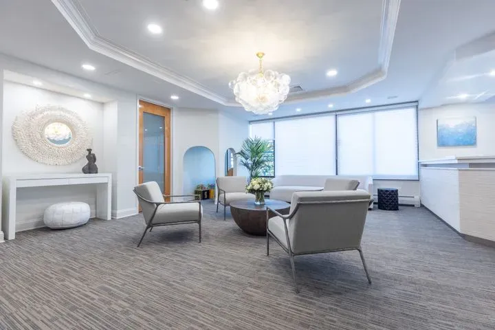 https://cdn.salonspotlight.com/photos/8i04K7P2v7QRpWkuoc5c/016b9ad3-b28f-4467-8d87-c9c4da8fdb21_720x720