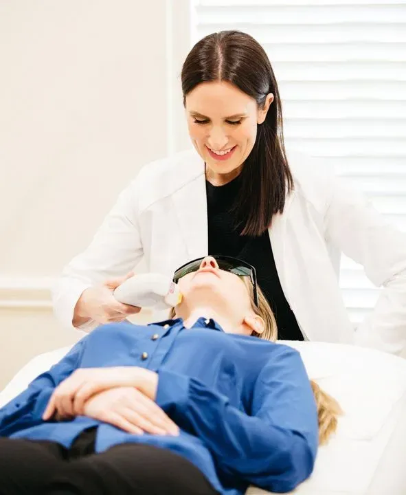 https://cdn.salonspotlight.com/photos/8i04K7P2v7QRpWkuoc5c/a3ad293b-df9f-4f60-88ea-54921f762892_720x720
