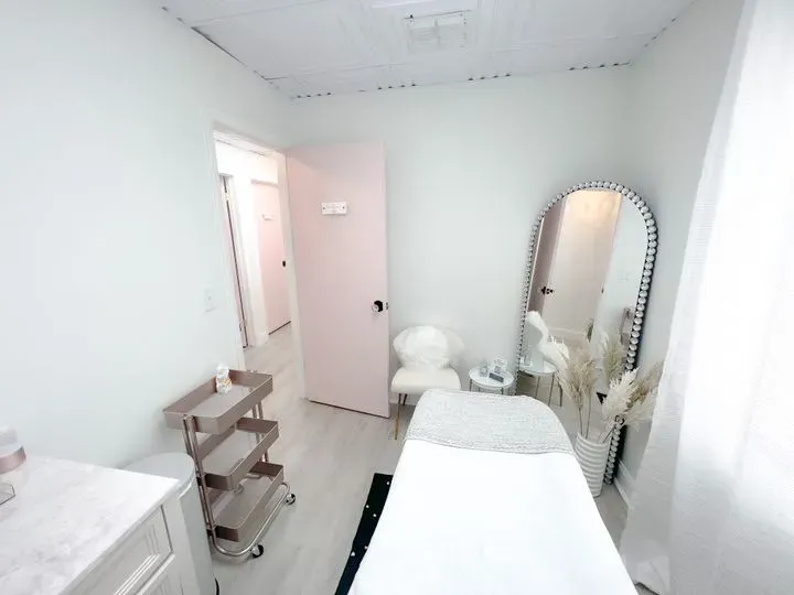 https://cdn.salonspotlight.com/photos/8iTetjQNrDJgYXrWOfmT/58fe7dff-2f55-4095-a3a4-c99e7e33f34c_720x720